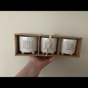 Rae Dunn mini planter set!